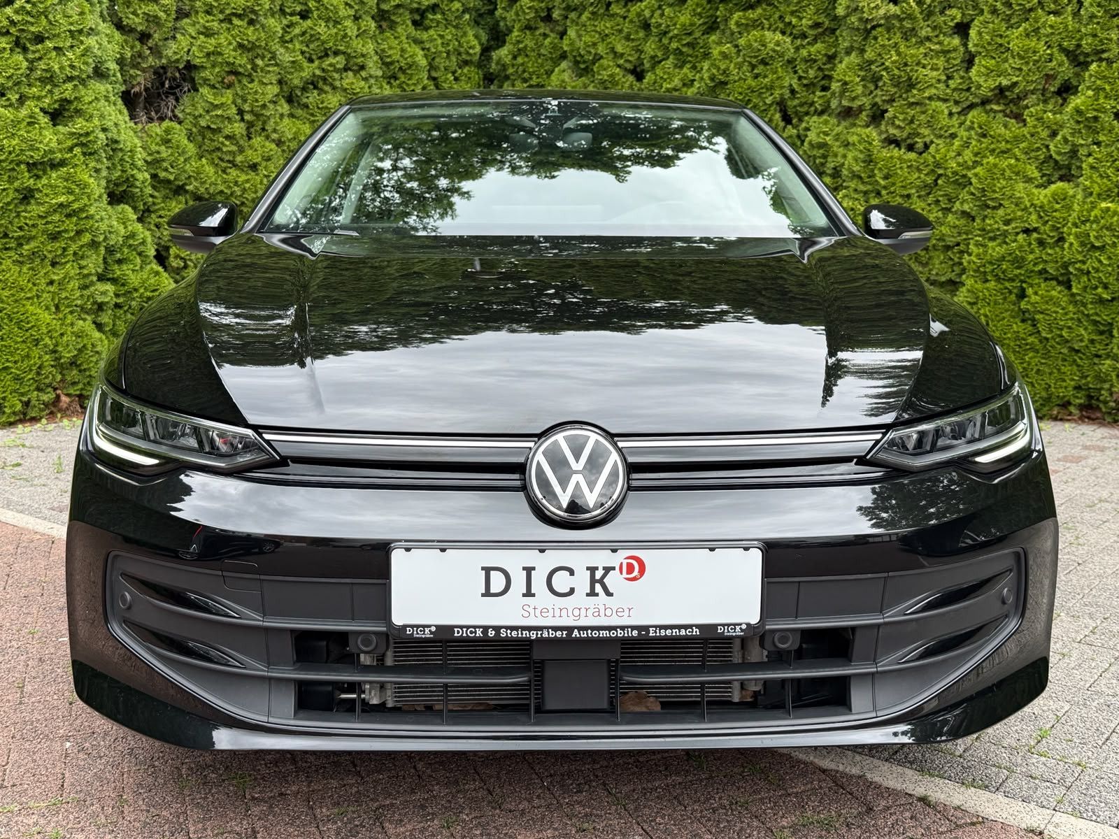 Fahrzeugabbildung Volkswagen Golf 2.0 TDI DSG LIFE LED+KAM+ACC+SHZ+CARPL+AMBI