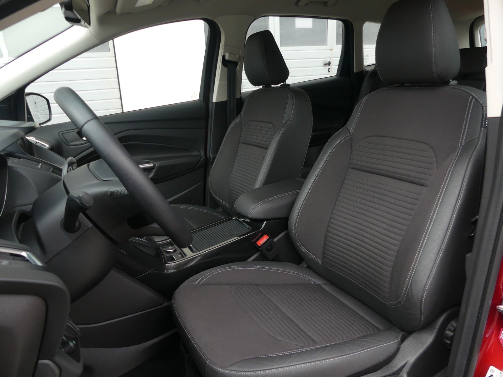 Fahrzeugabbildung Ford Kuga Titanium*Kamera*8-fach bereift