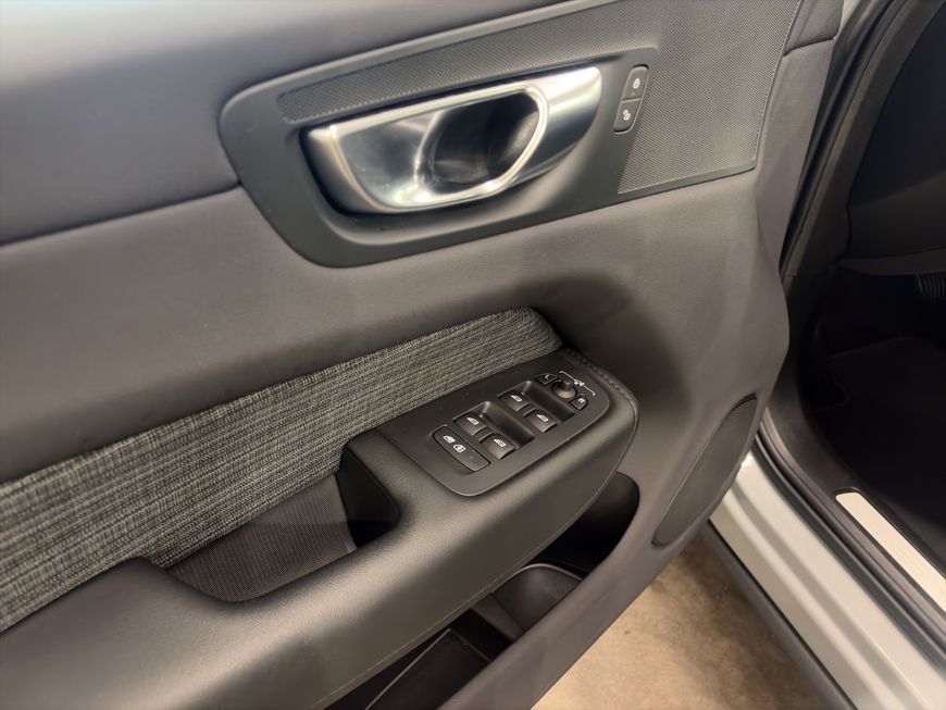 Volvo XC60 B4 Core Aut Google-Maps LED Kamera PDCv+h foto 15
