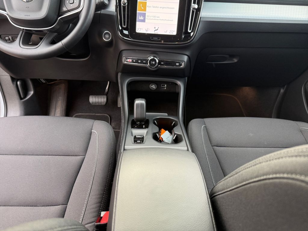 VOLVO XC40 T4 Recharge DKG Core, AHK, Winter-P. VOLVO XC40 T4 Recharge DKG Core, AHK, Winter-P.