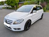 Mercedes-Benz B200/Top Zustand/Sport-Paket/Reifen&Bremsen Neu - weiße Mercedes-Benz 200