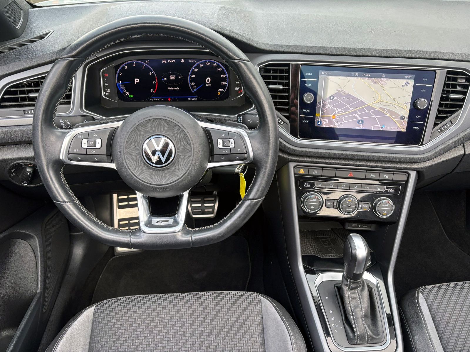 Fahrzeugabbildung Volkswagen T-Roc Cabrio 1.5TSI DSG R-Line ACC KAM LED SHZ