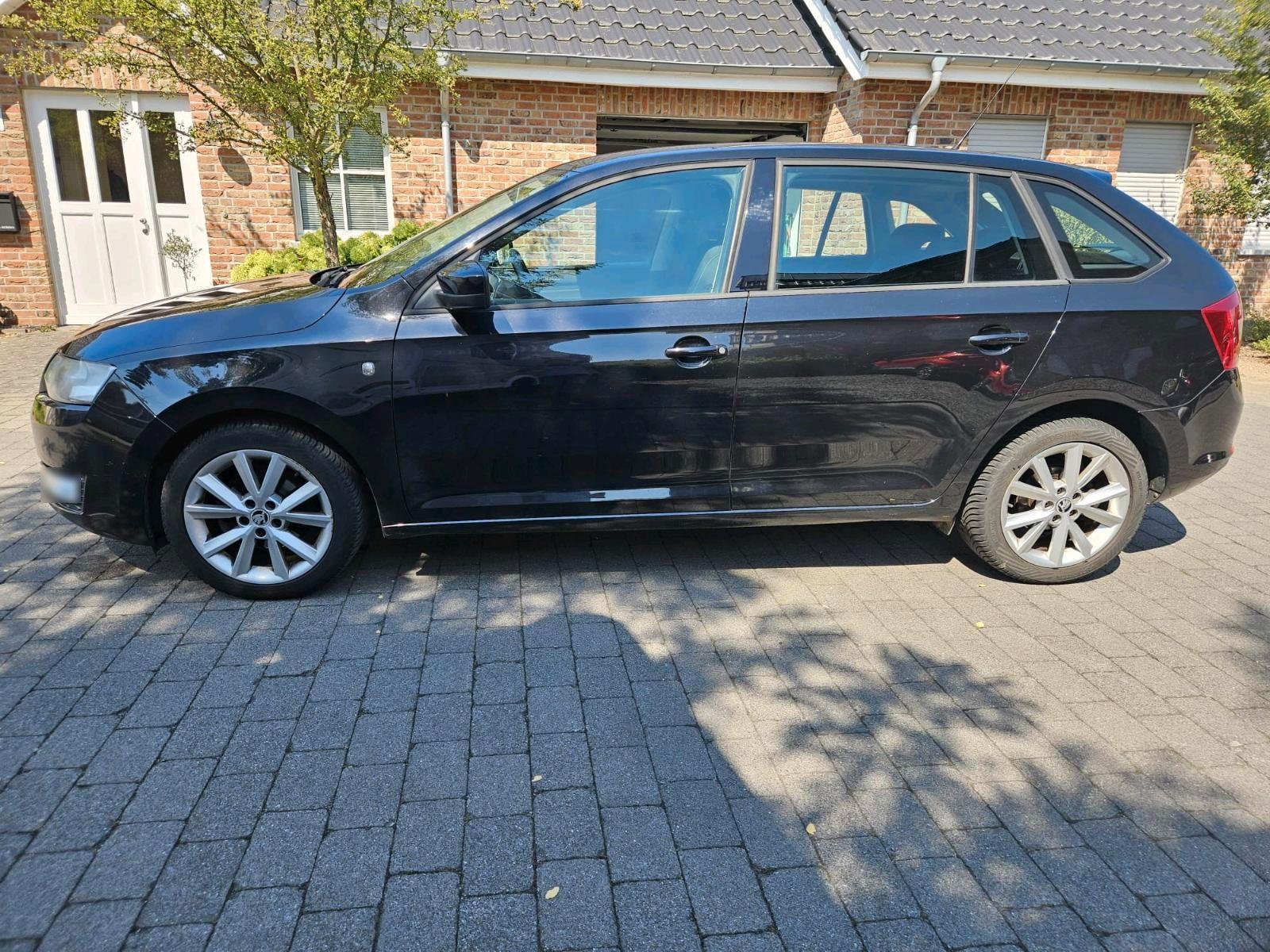 Skoda Rapid 2013 — rear view