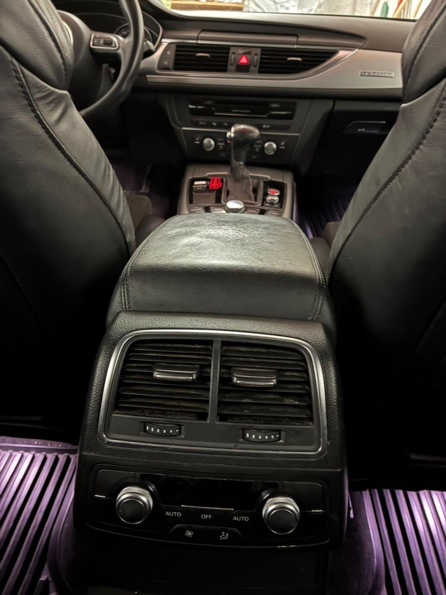 Audi Quattro 2011 — photo 8