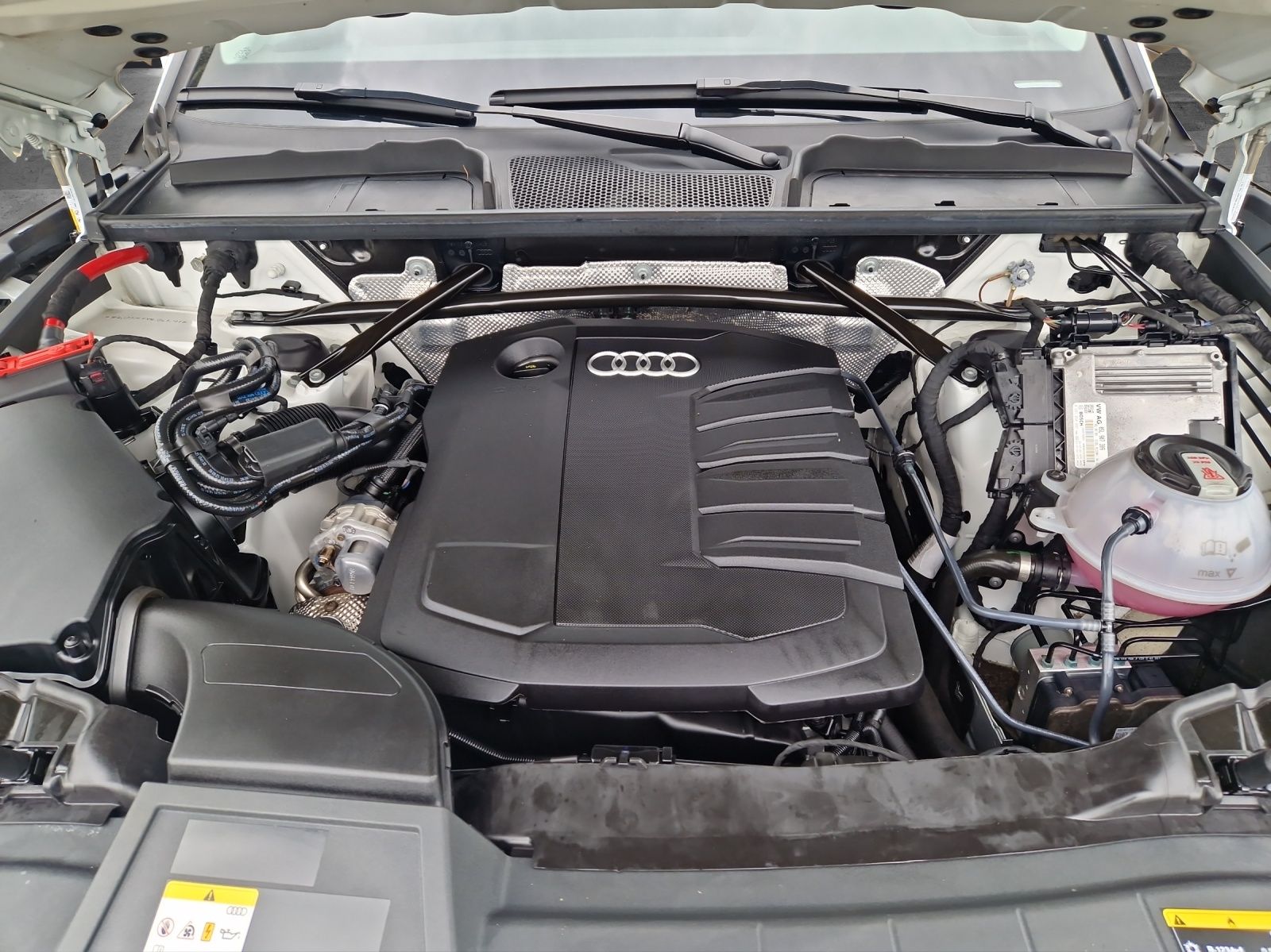 Fahrzeugabbildung Audi Q5 40 TDI quattro S line Navi RearView