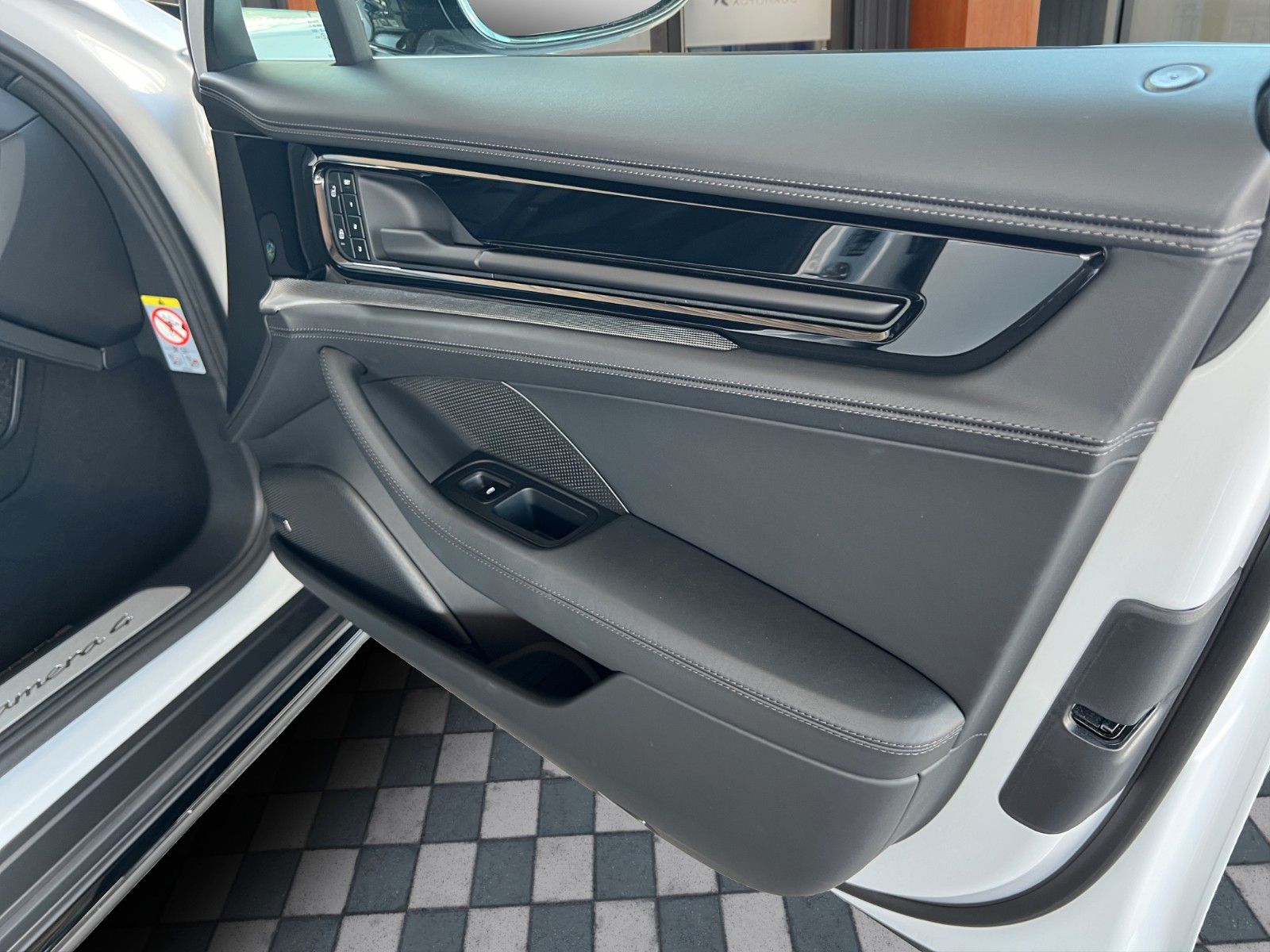 Porsche Panamera 4 E-Hyb Sport Design Sportabgas 21 Alu foto 18