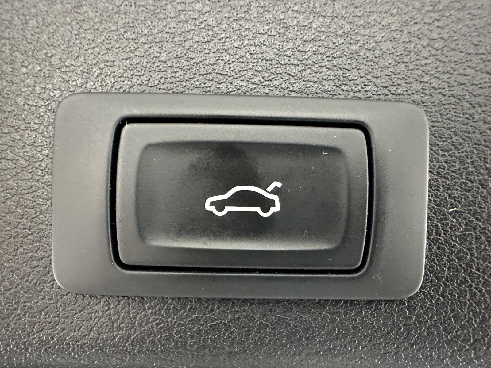 Audi A4 basis "NAVI-SITZH-PDC-MULTI-TEMPO-ALU"