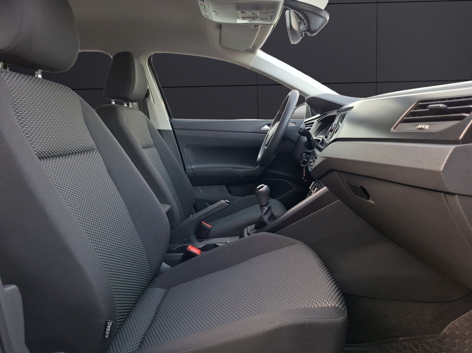 Fahrzeugabbildung Volkswagen Polo 1.0 Trendline Klima DAB SH