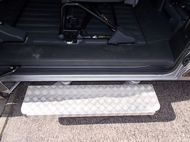 Fahrzeugabbildung Fiat Ducato Kombi 33 L2H2 140 PS + 9 Sitzer