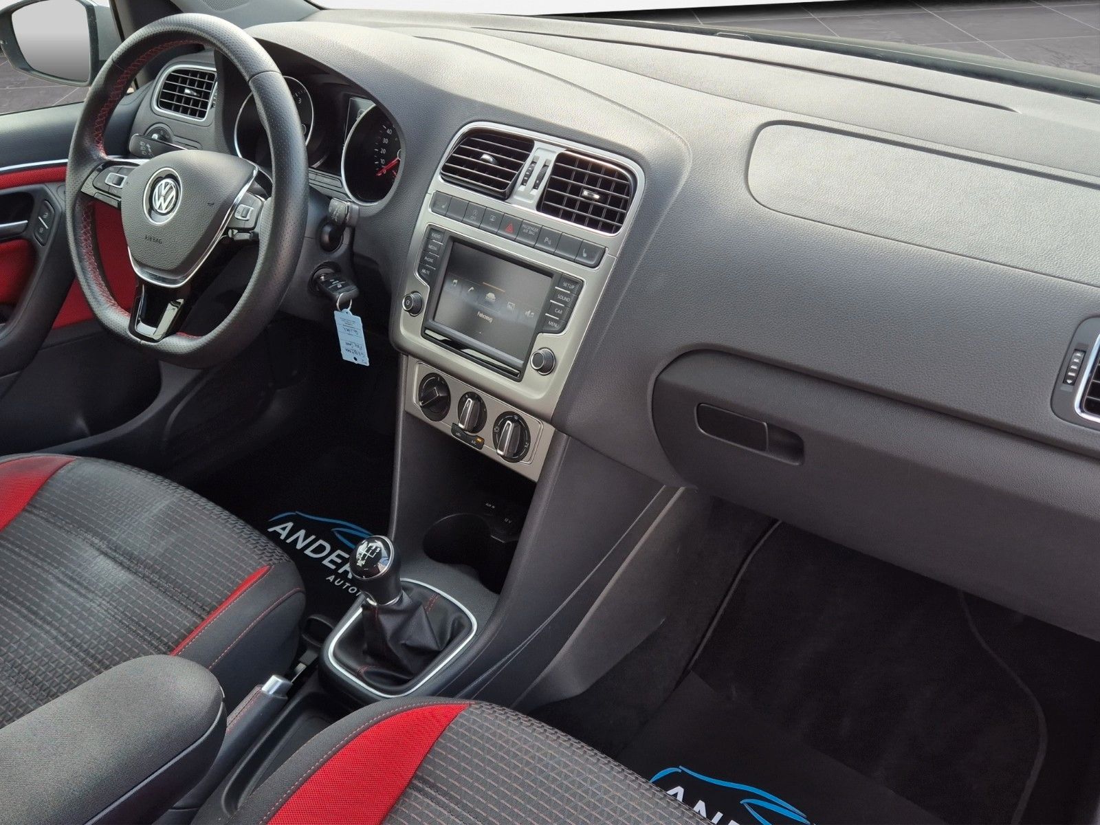 Fahrzeugabbildung Volkswagen POLO CROSS 1.2 TSI MFL ALLWETT BLUETOOTH 1.HAND