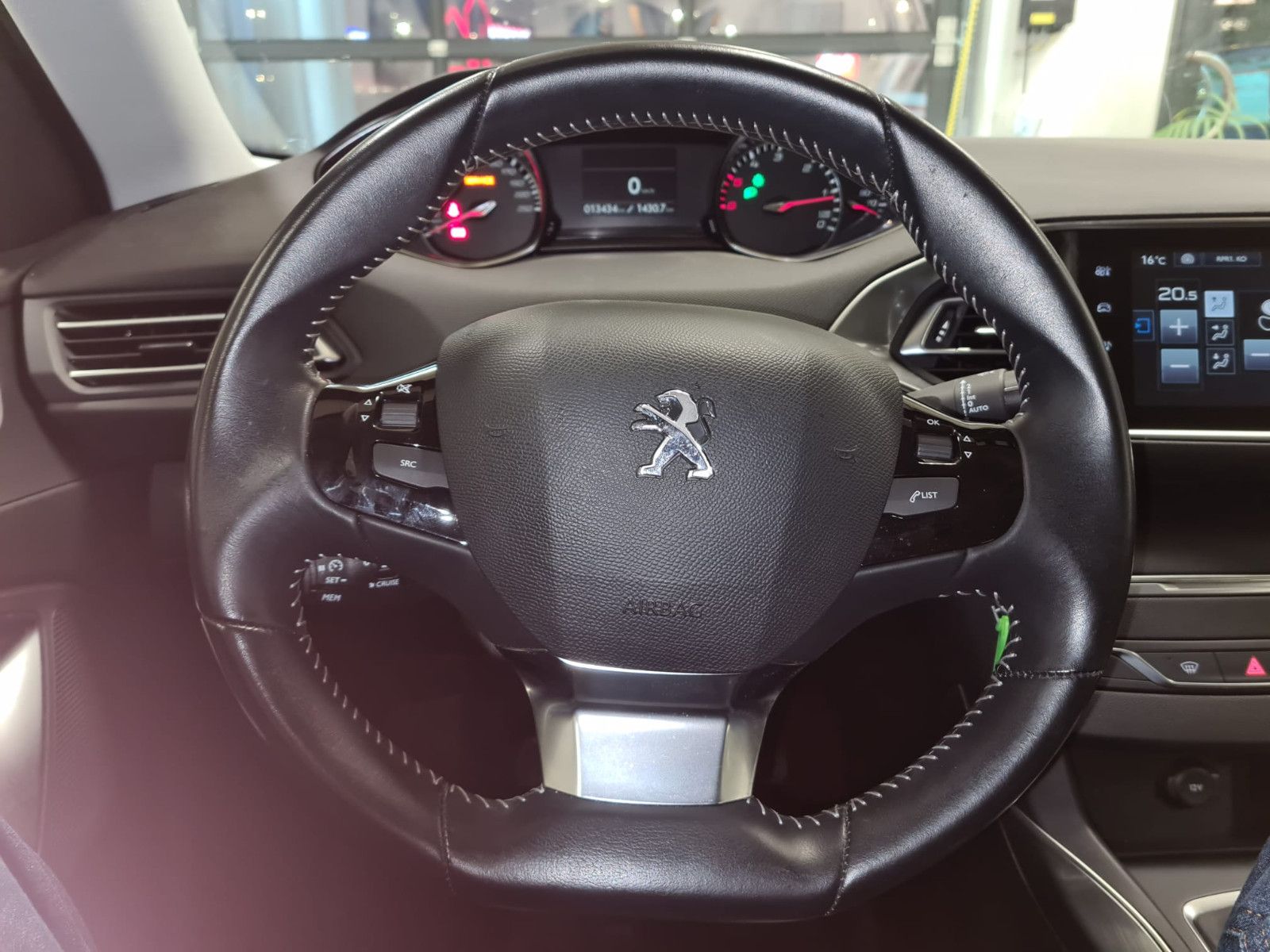 Fahrzeugabbildung Peugeot 308 Allure / Rückfahrkamera / NAVI / NUR 13TKM /