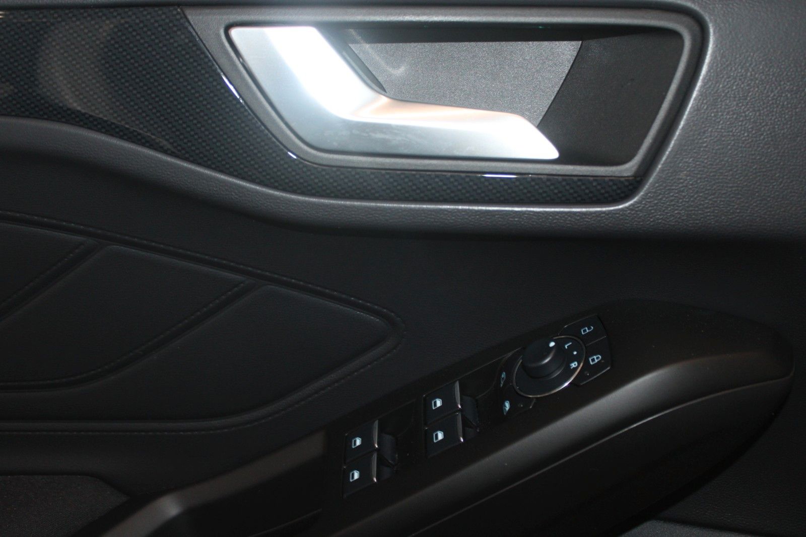 Fahrzeugabbildung Ford Focus ST-Line X Aut. LED ACC HUD WinterP el.Heck