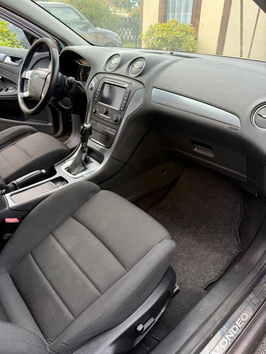 Ford Mondeo 2011 — photo 15