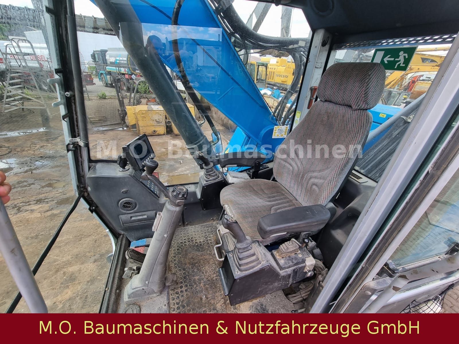 Fahrzeugabbildung Fuchs MHL 331 / ZSA / AC / Hochfahrbare Kabine /Magnet
