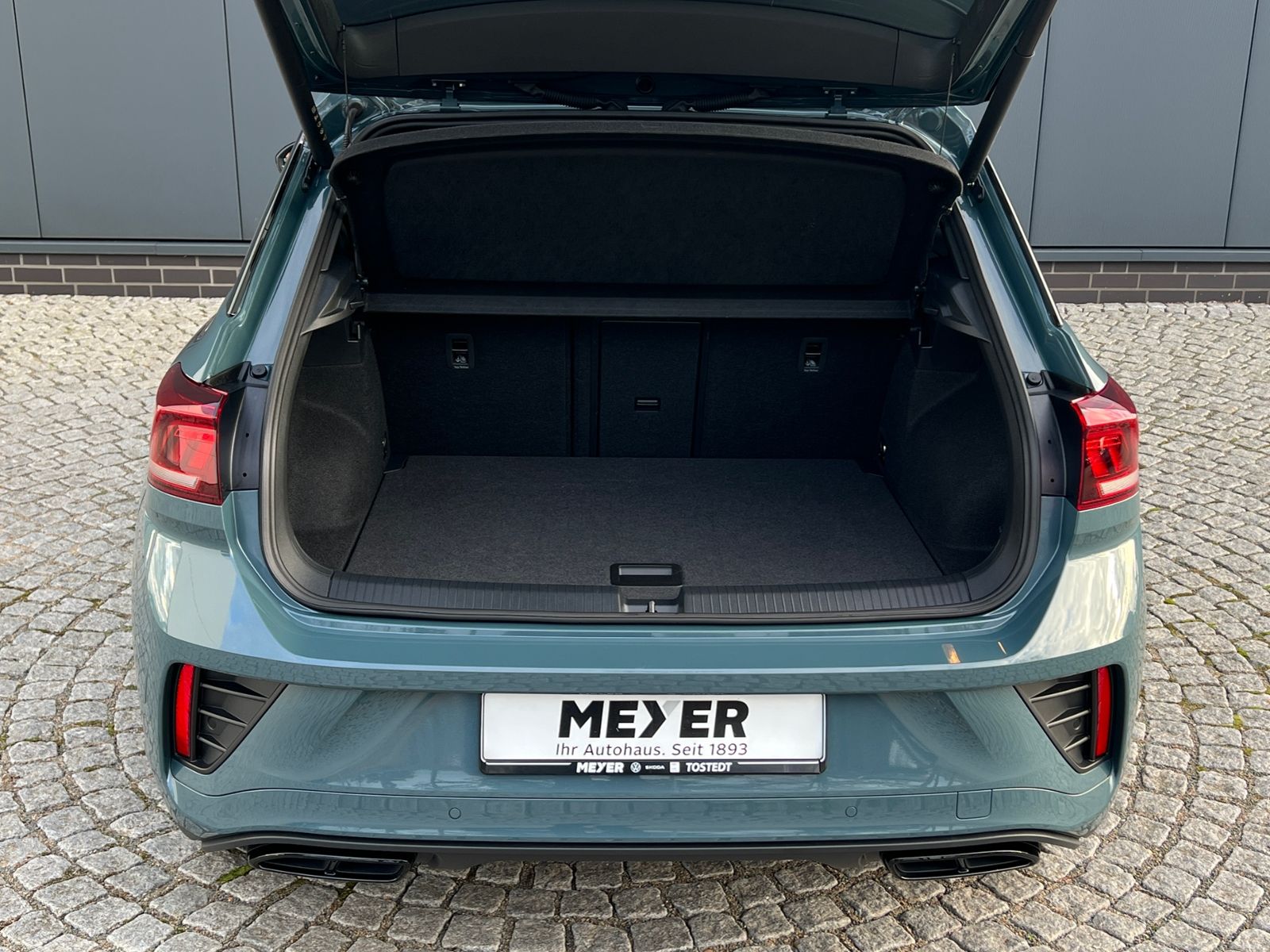 Fahrzeugabbildung Volkswagen T-Roc R-Line 1.5 TSI DSG *AHK, LED, Black Style,