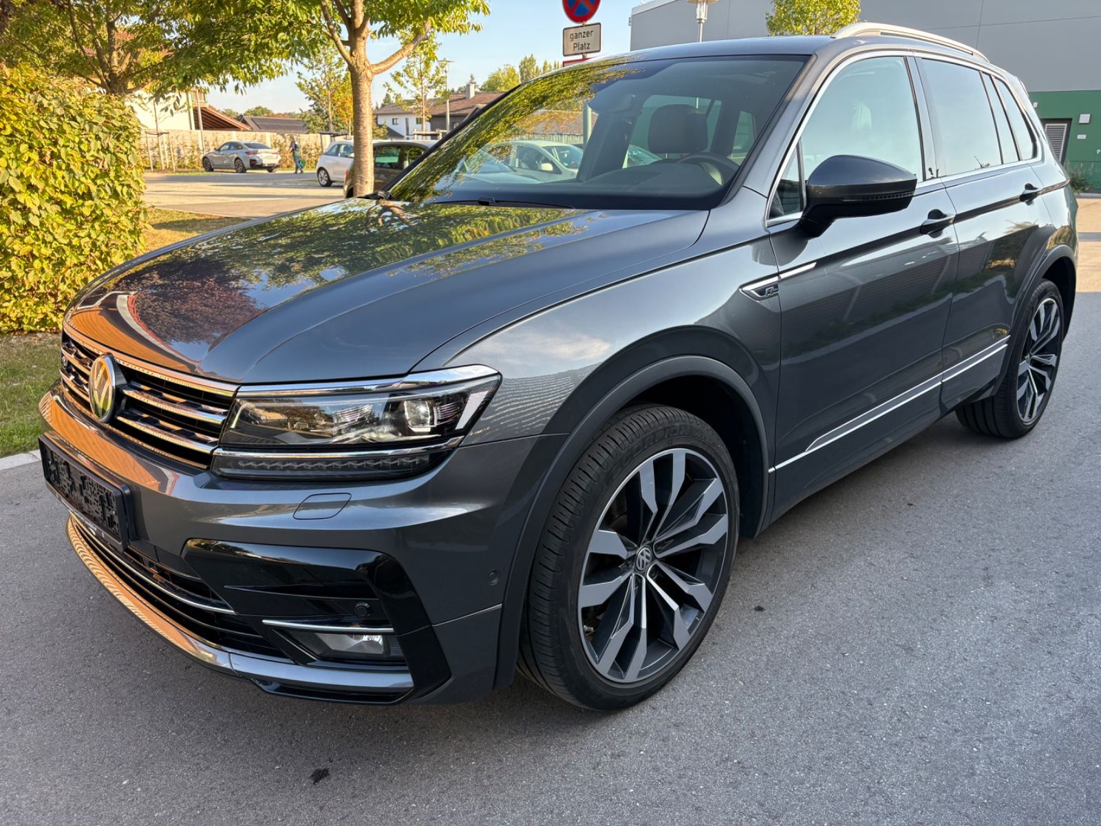 Volkswagen Tiguan High/R-Line 4Motion AHK/Pano/Scheckheft imagem 2