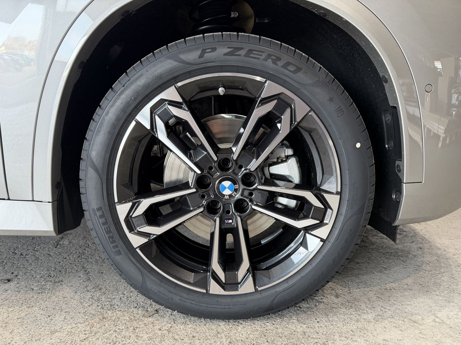 Fahrzeugeinzelansicht 16 Fahrzeugabbildung BMW X1 sDrive20i Panodach~AHK~Head-Up Display DAB