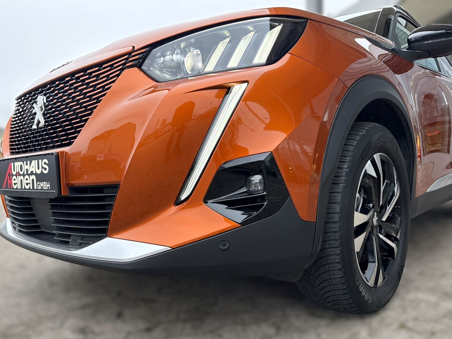 Fahrzeugabbildung Peugeot 2008 e- GT Navi Digitales Cockpit LED Apple CarP