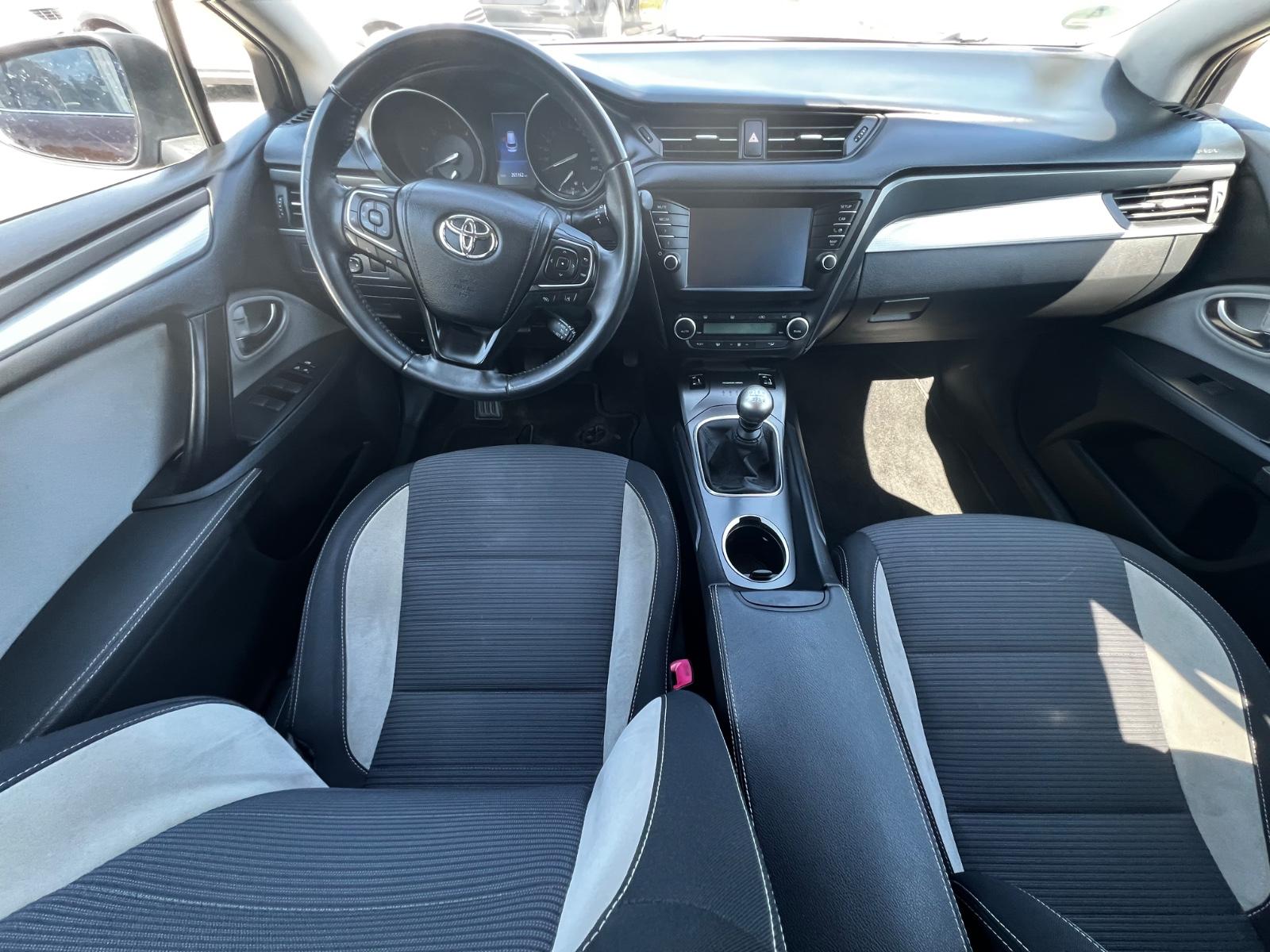 Toyota Avensis 2015 — photo 26