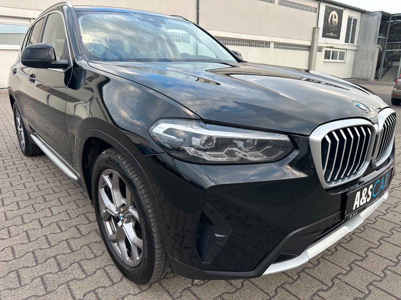 BMW X3 xDrive 30 d-LEDER-AHK-LED-CarPlay-8 x BEREIFT imagem 3