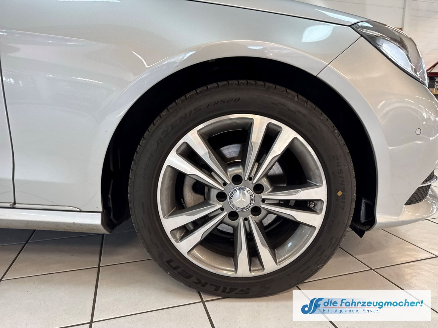 Fahrzeugabbildung Mercedes-Benz E 200 CGI BlueEf.Avantgarde LED Klimaaut Ambient