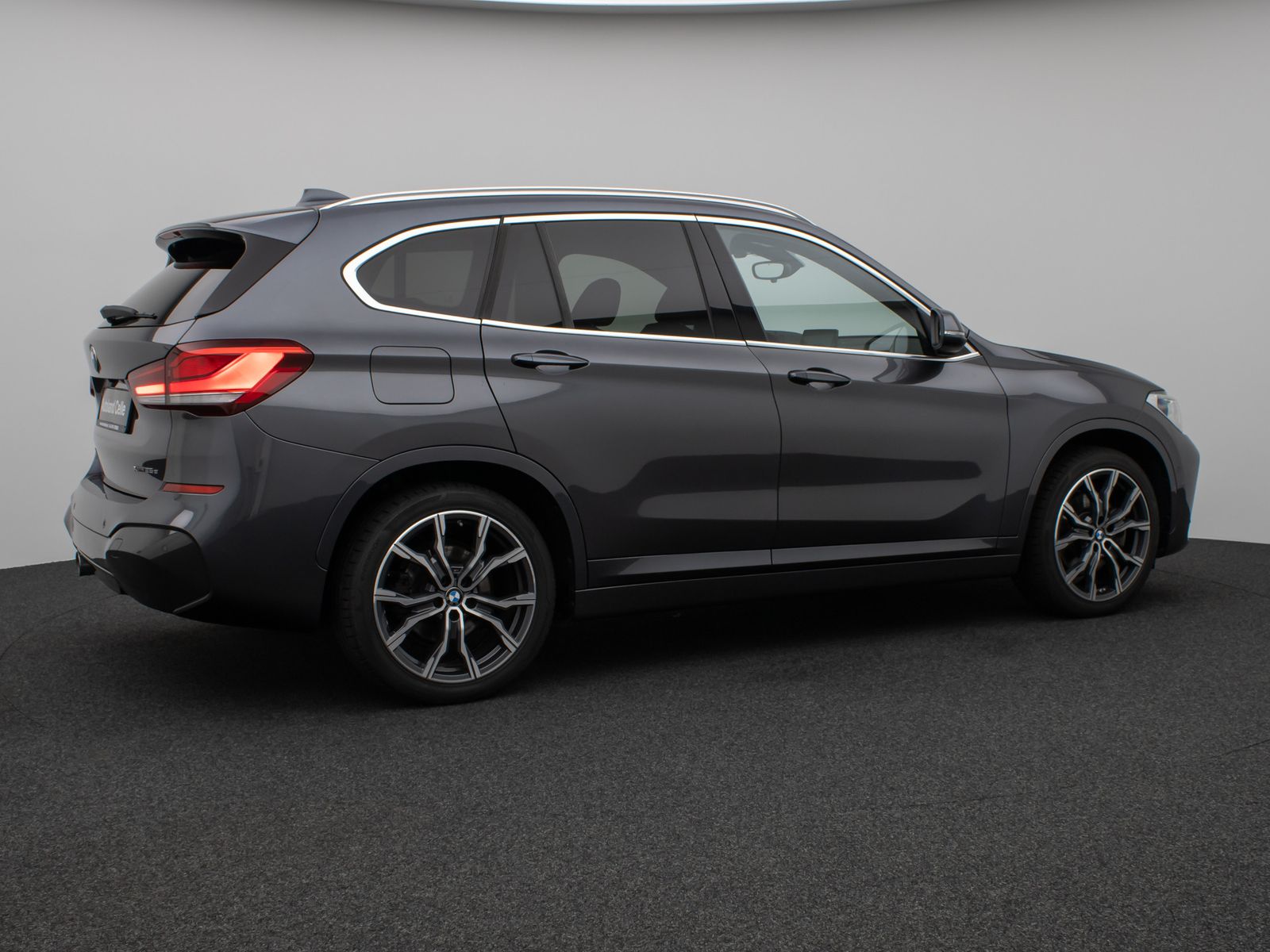 Fahrzeugabbildung BMW X1 xD25e M Sport Panorama Kamera HUD H/K Komfort