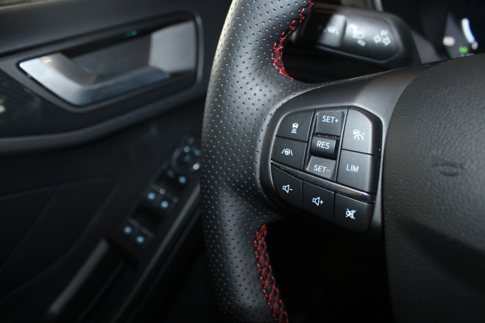 Fahrzeugabbildung Ford Focus ST-Line X Aut. LED ACC HUD WinterP el.Heck