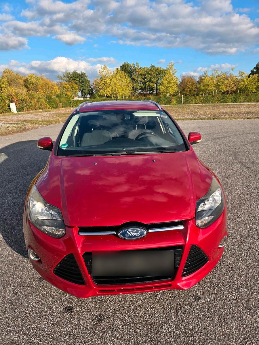 Ford Focus 2011 — вигляд ззаду