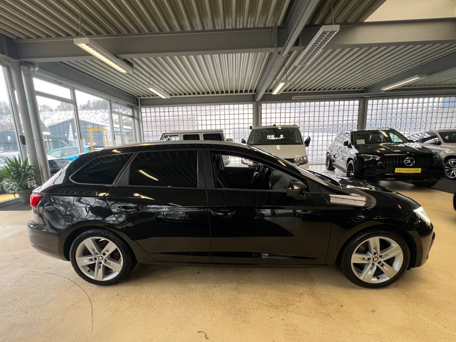 Fahrzeugabbildung SEAT Leon ST FR *AMBIENTE*KAMERA*CARPLAY*