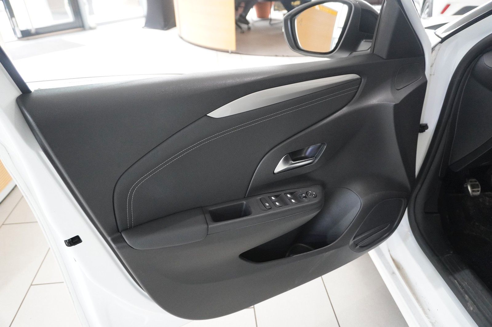 Fahrzeugabbildung Opel Corsa 1.2T GS SPORT NAVI/LED/SPORT/VIRT./SH/DAB+