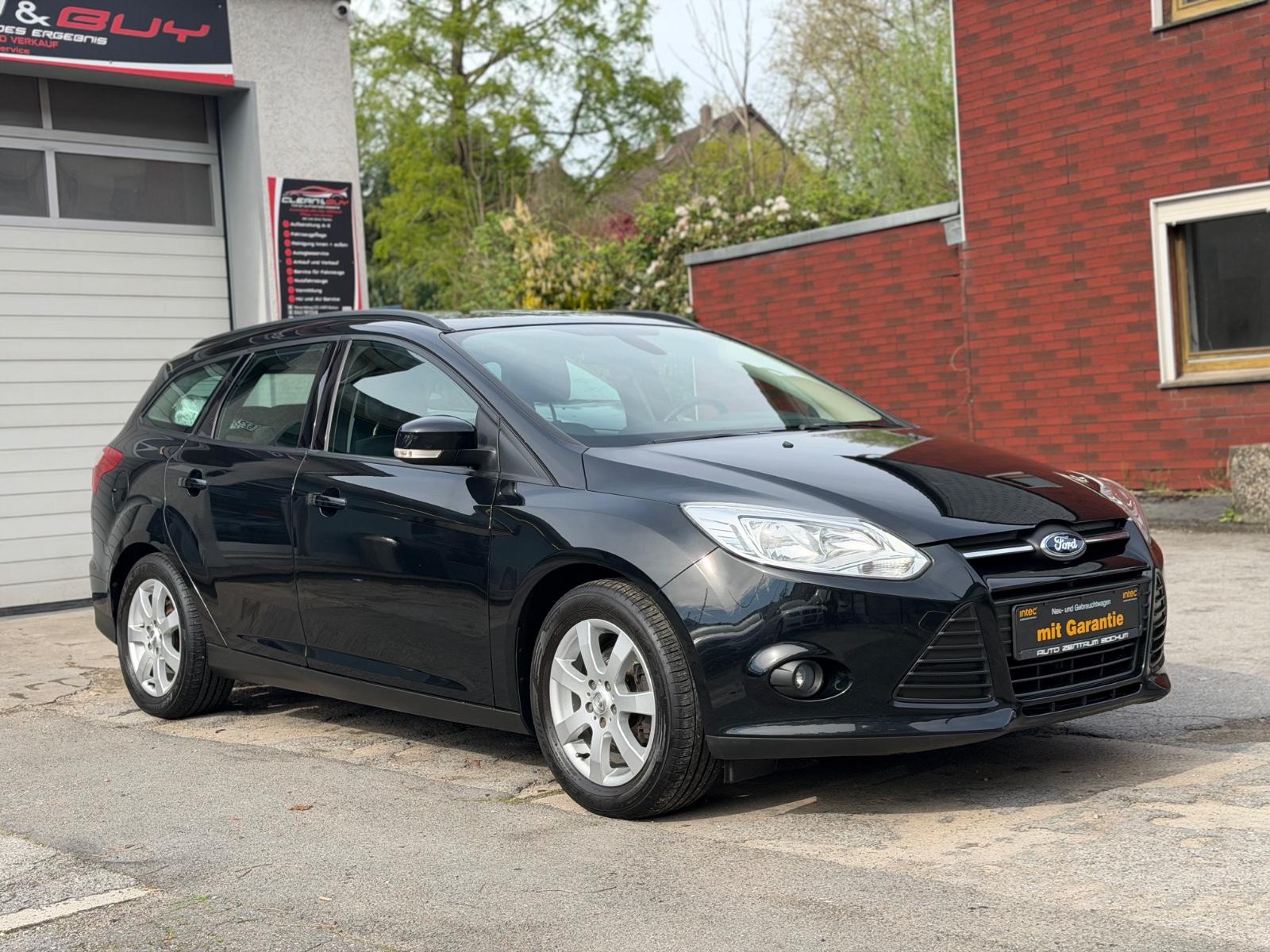 Ford Focus 2013 — rear view