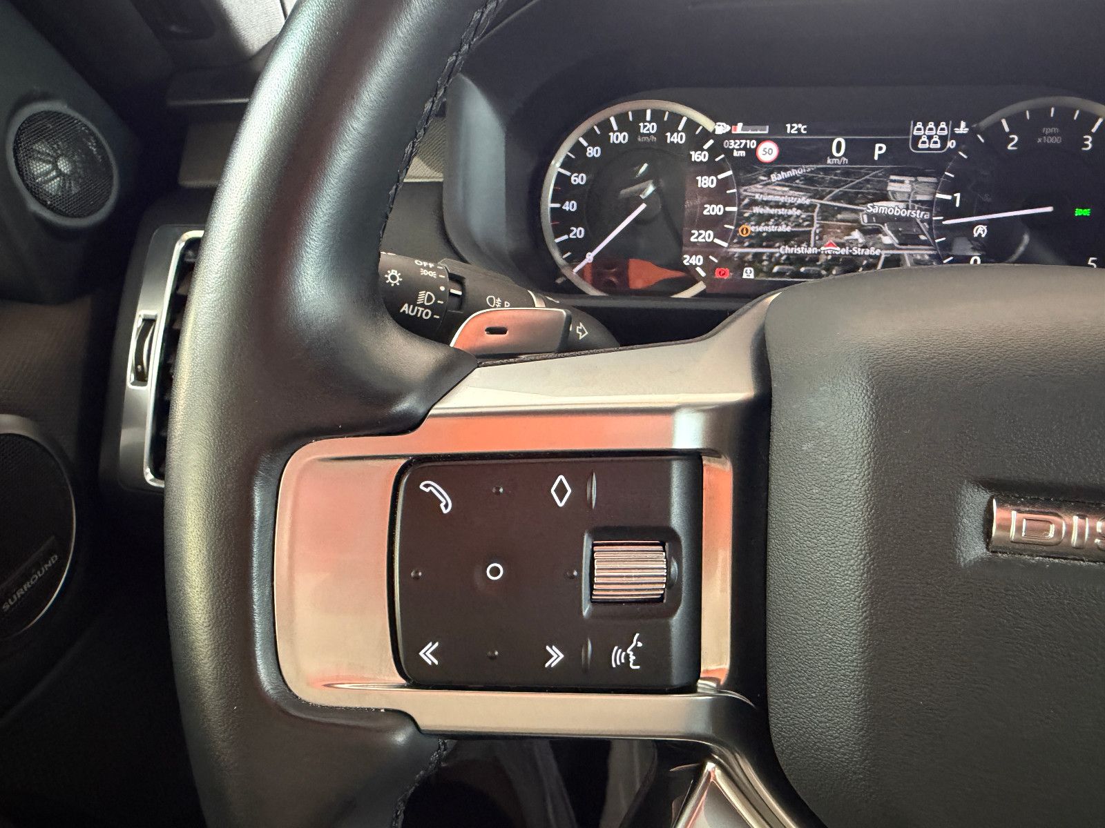 Fahrzeugabbildung Land Rover Discovery 5 R-Dynamic SE AWD/7-SITZER/360''KAM