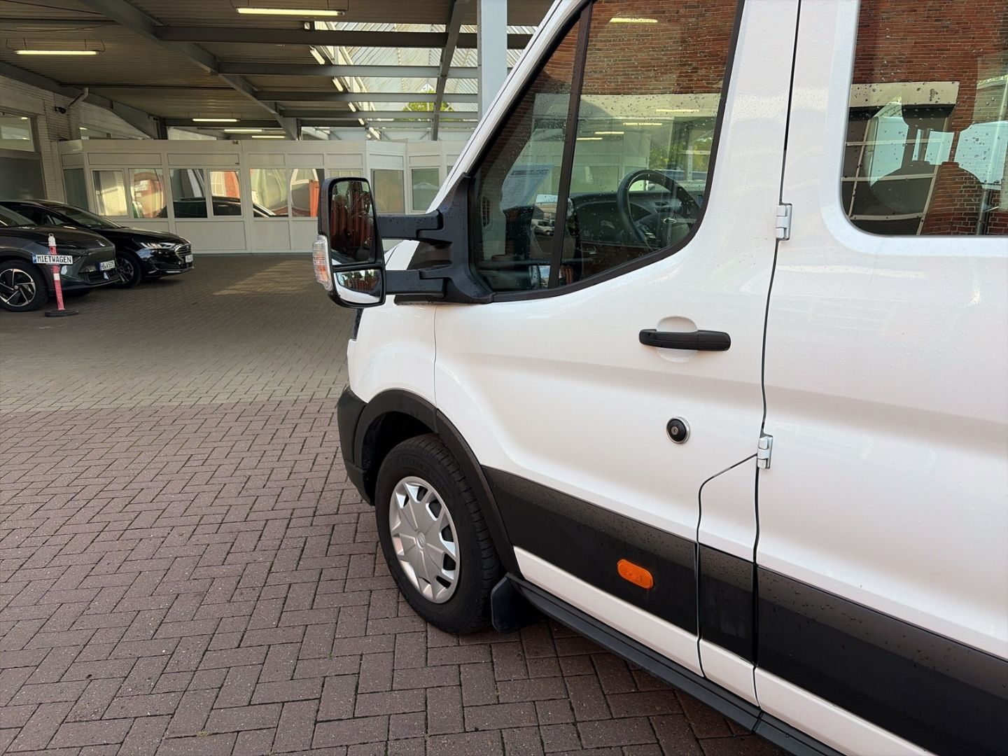 Fahrzeugabbildung Ford Transit Pritsche 350 L3 DoKa Trend StandHZG AHK