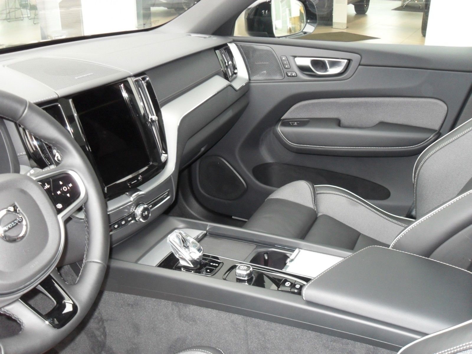 Fahrzeugabbildung Volvo XC 60 B5 Ultra Black Edition AWD |