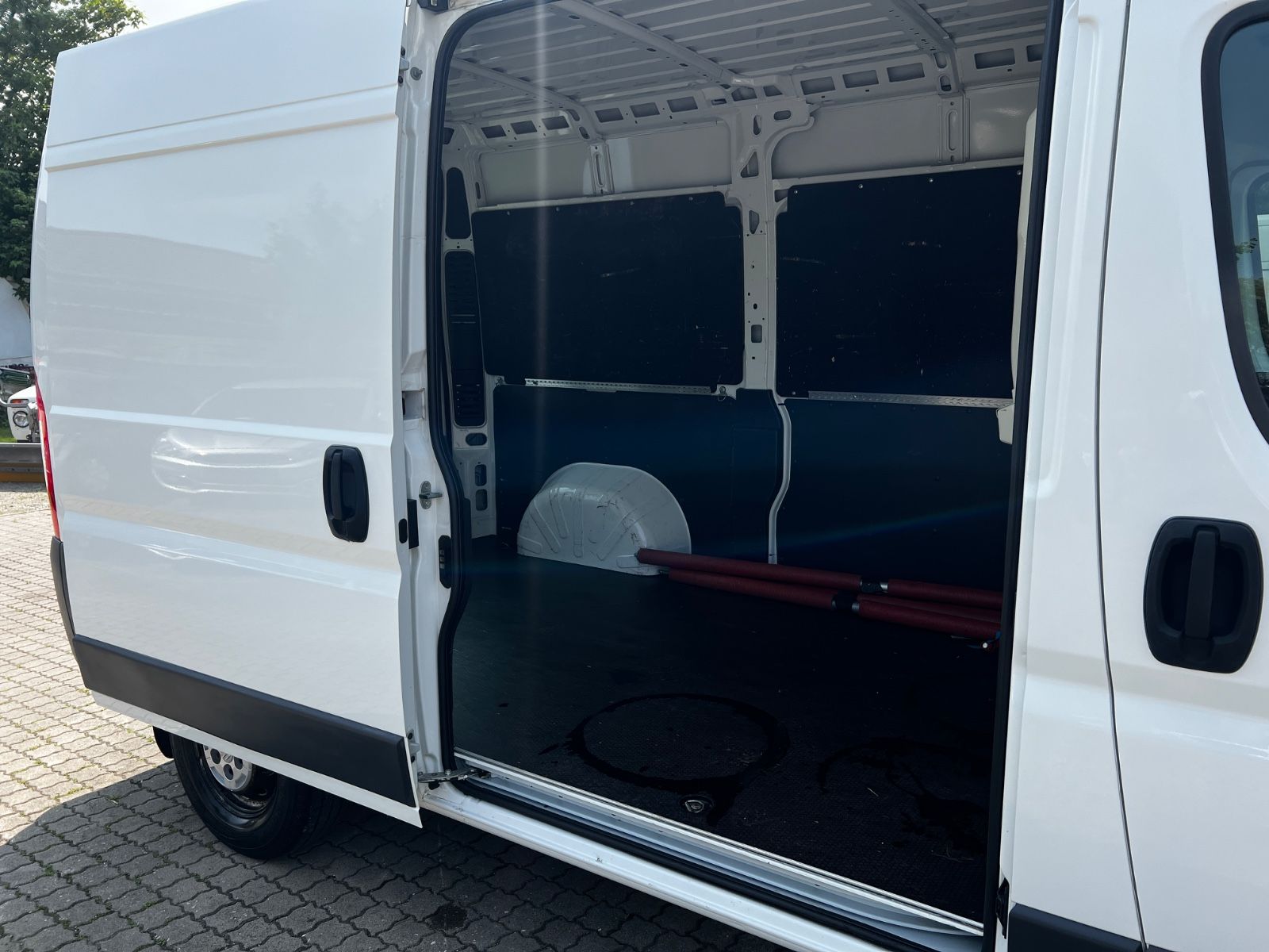 Fahrzeugabbildung Citroën Jumper Grossraumkasten 35 L2H2 Profi HDi 150|AHK
