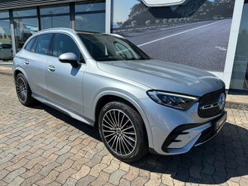 Fahrzeugabbildung Mercedes-Benz GLC 200 4Matic AMG Line Pano 20"