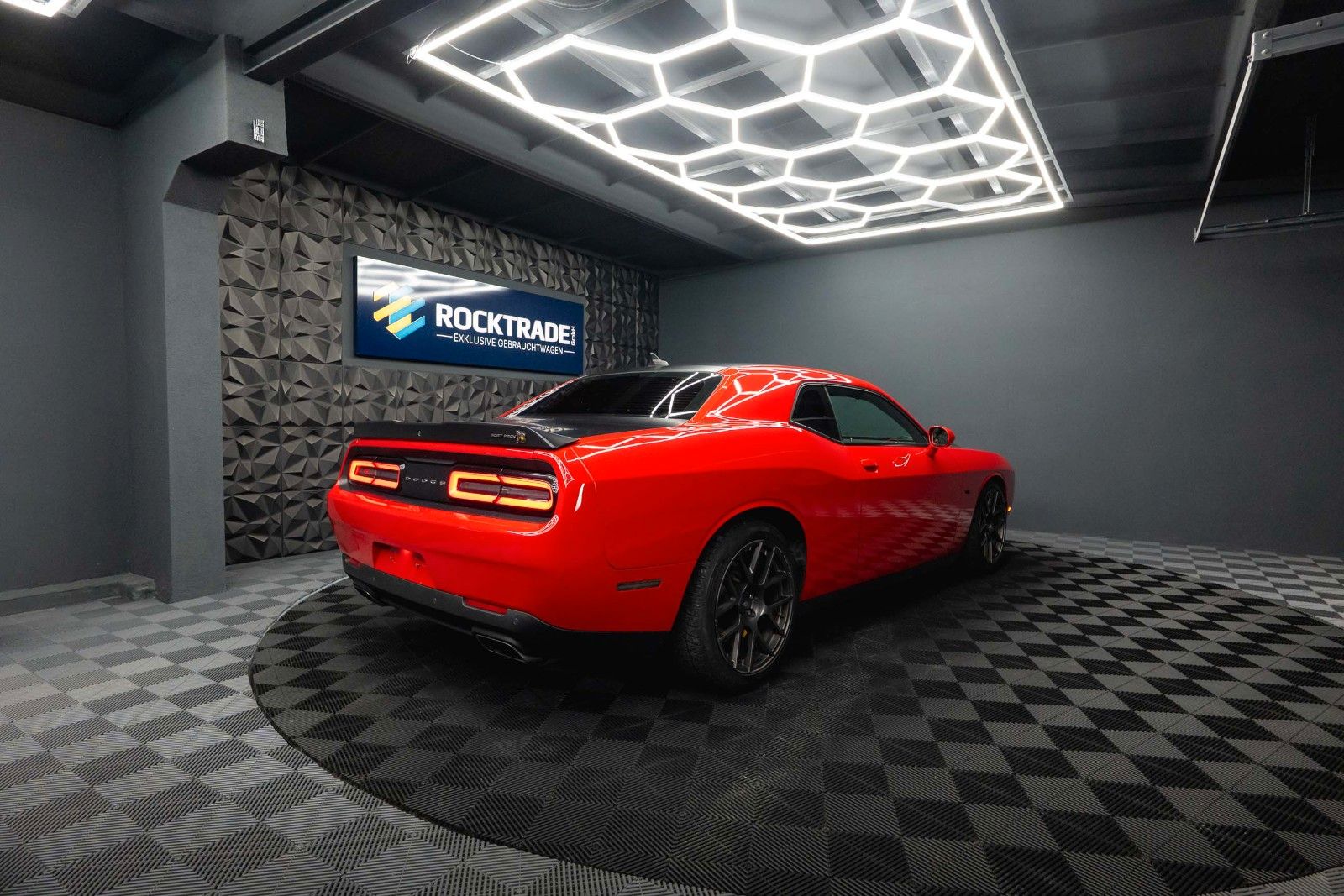 Fahrzeugabbildung Dodge Challenger 6.4 V8 SRT 392 R/T SCATPACK RED DEVIL