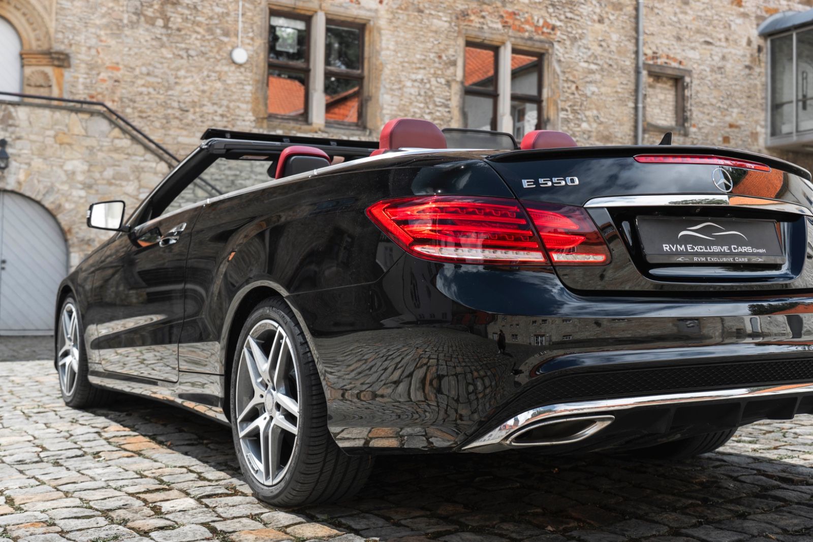 Fahrzeugabbildung Mercedes-Benz E 550 Cabriolet AMG-LINE ACC H&K LED KAM TOTW