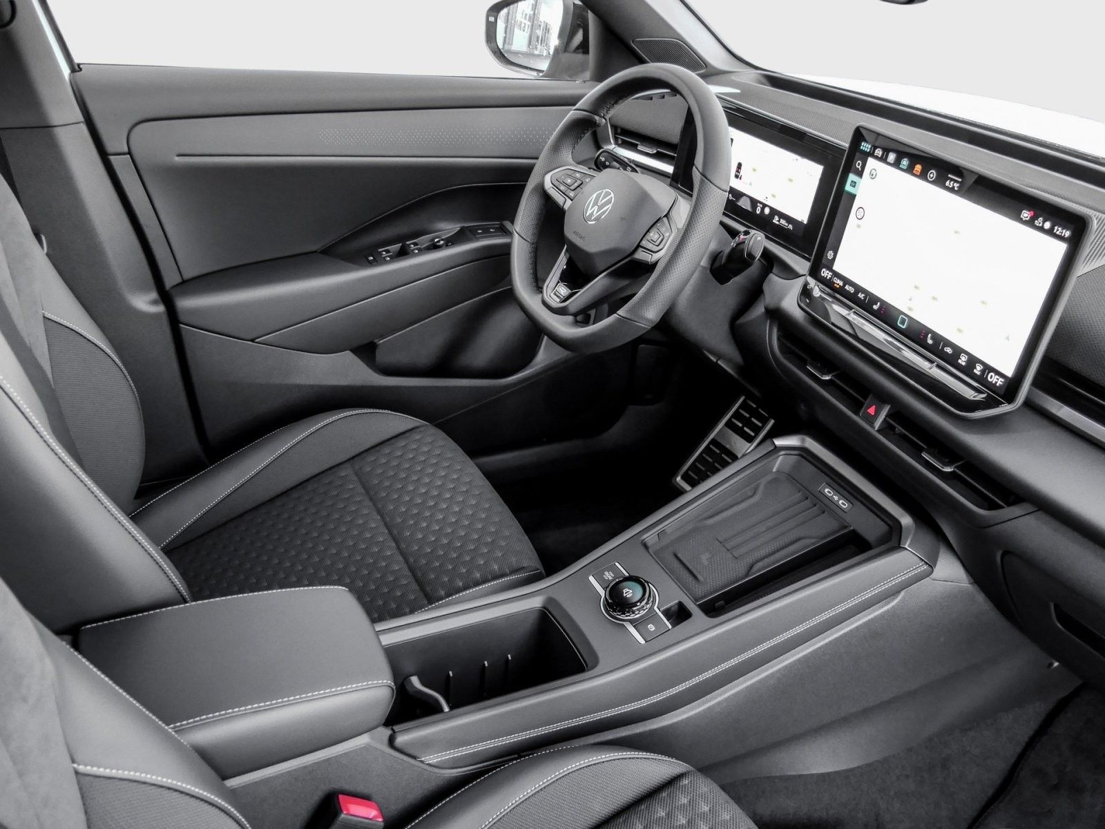 Volkswagen T-Roc R-Line 1.5 eTSI DSG IQ.Light Navi TravelAs imagem 3