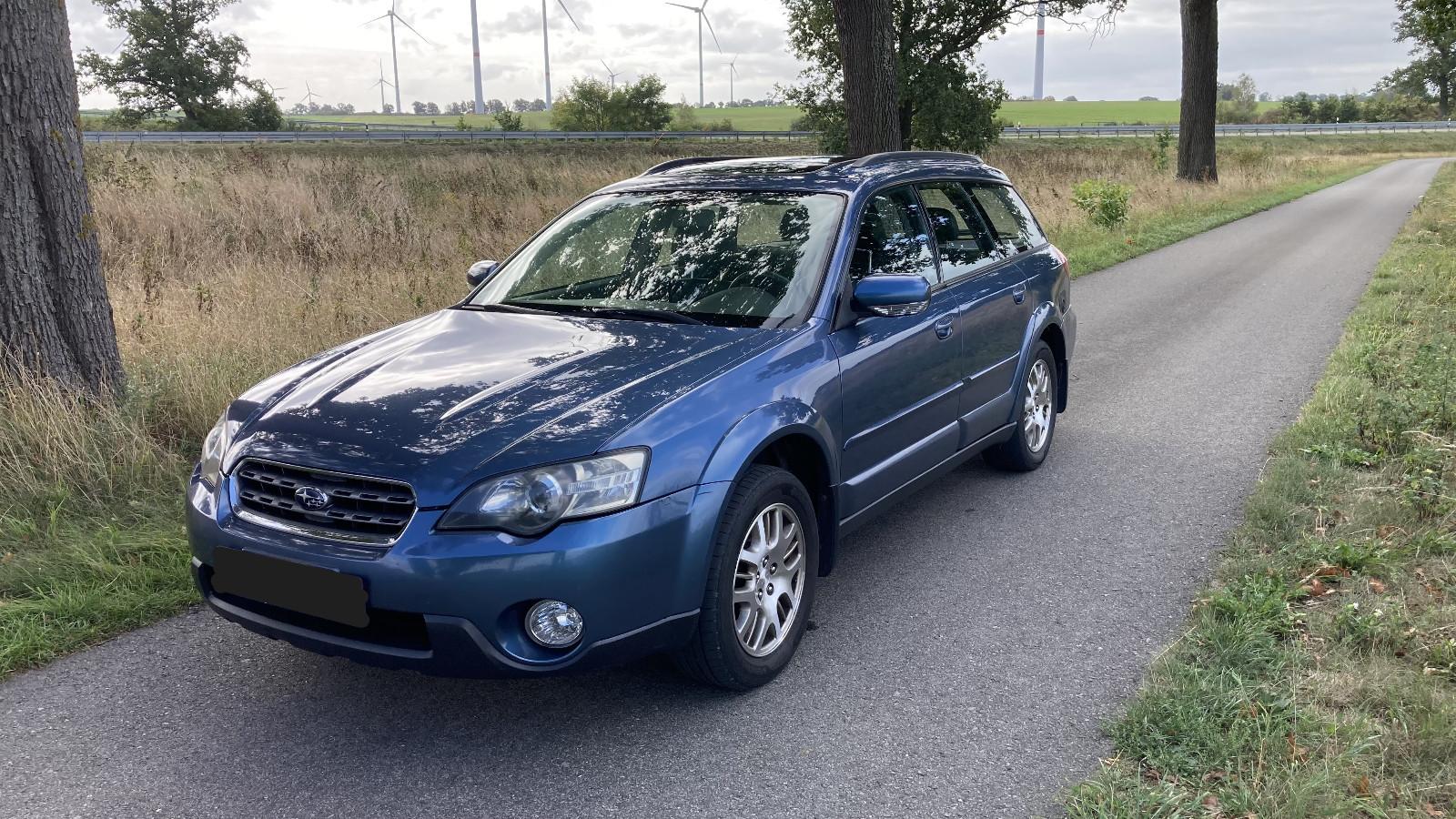 Subaru Outback 2005 — rear view