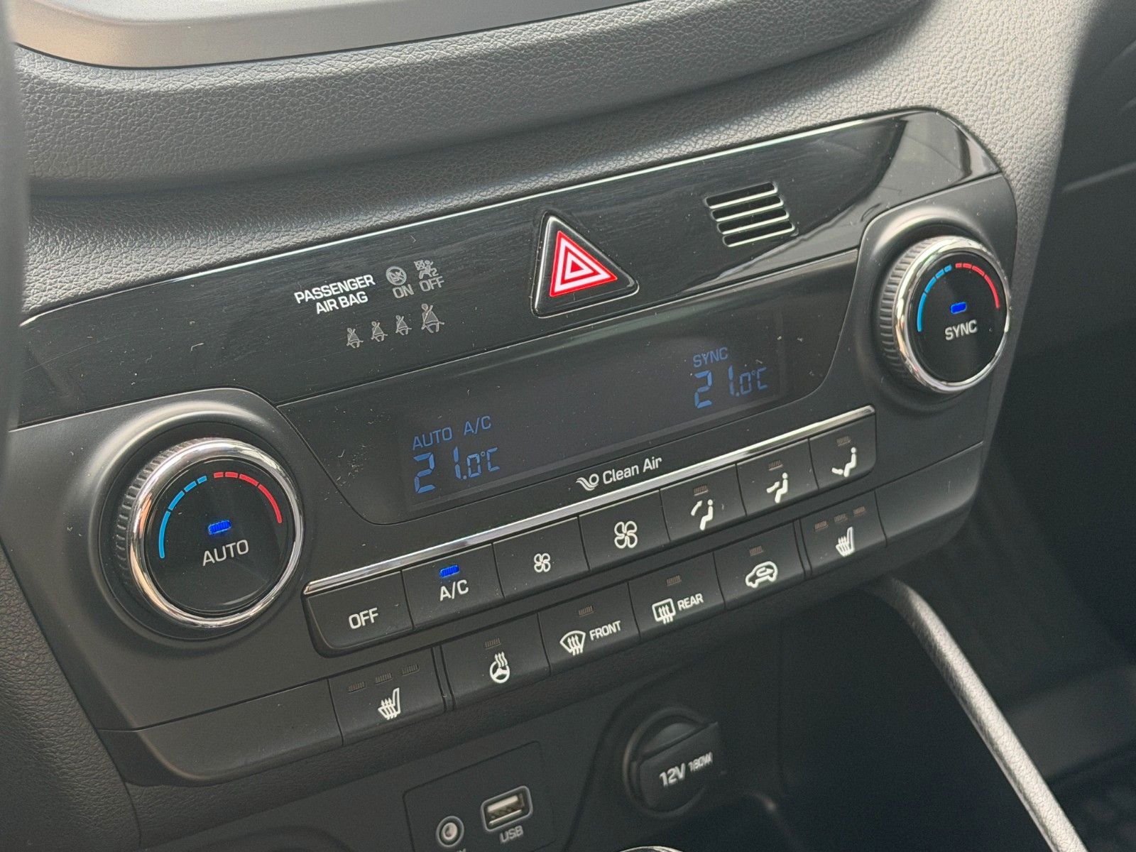 Fahrzeugabbildung Hyundai TUCSON 1.7 CRDi Premium *Totwinkl*8fach*AHK*LED*