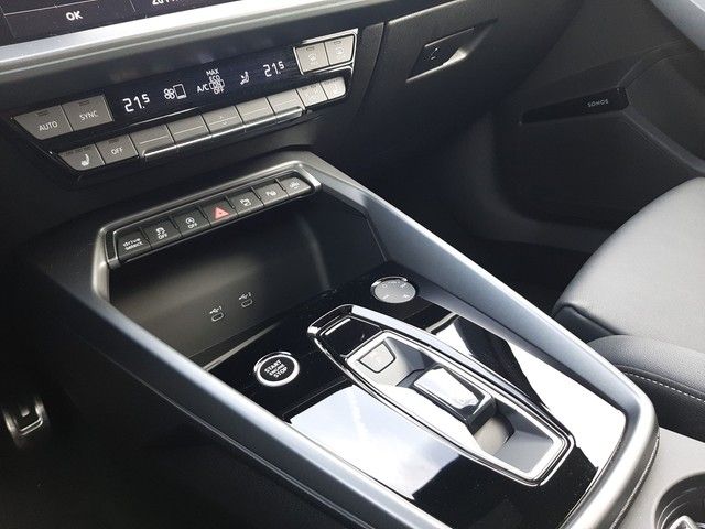 Fahrzeugabbildung Audi A3 Limousine 35TFSI Leder SONOS Pano Matrix 18"
