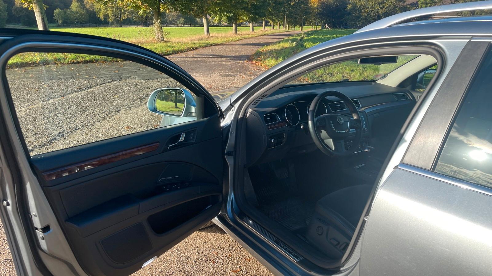 Skoda Superb 2011 — photo 7