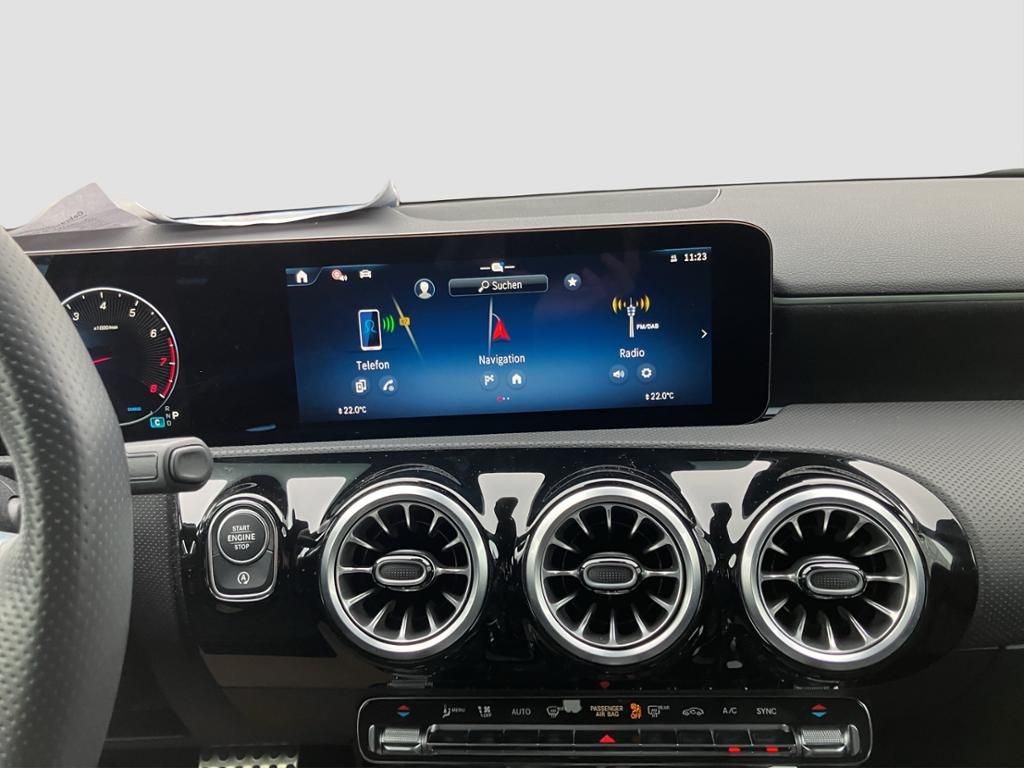 Fahrzeugabbildung Mercedes-Benz A 200 Kompaktlimousine AMG Line+Night Paket*PDC