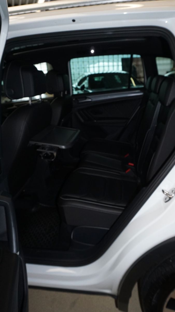 Fahrzeugabbildung Volkswagen Tiguan 4Motion R line *PANO*KAMERA*PERLMUTT*