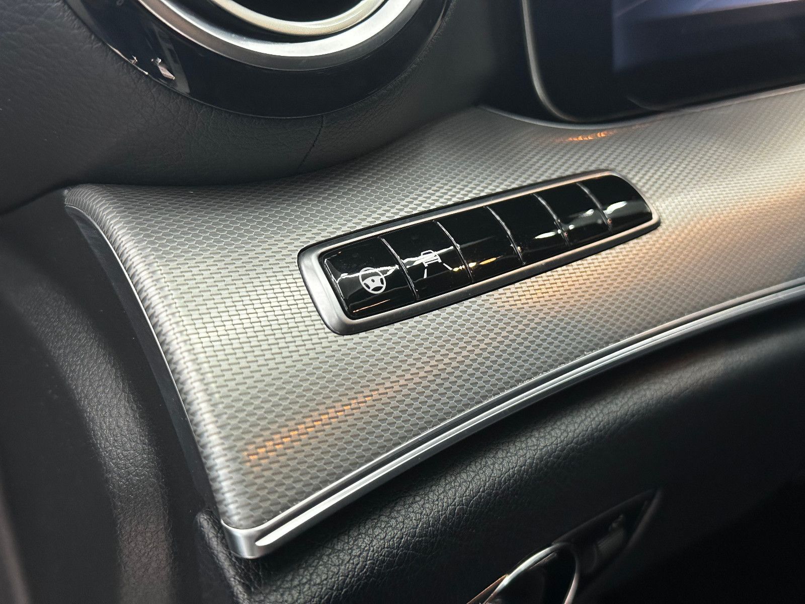 Fahrzeugabbildung Mercedes-Benz E 350d AMG-LINE/WIDESCREEN/360°KAM/PANO/E43 Opt.