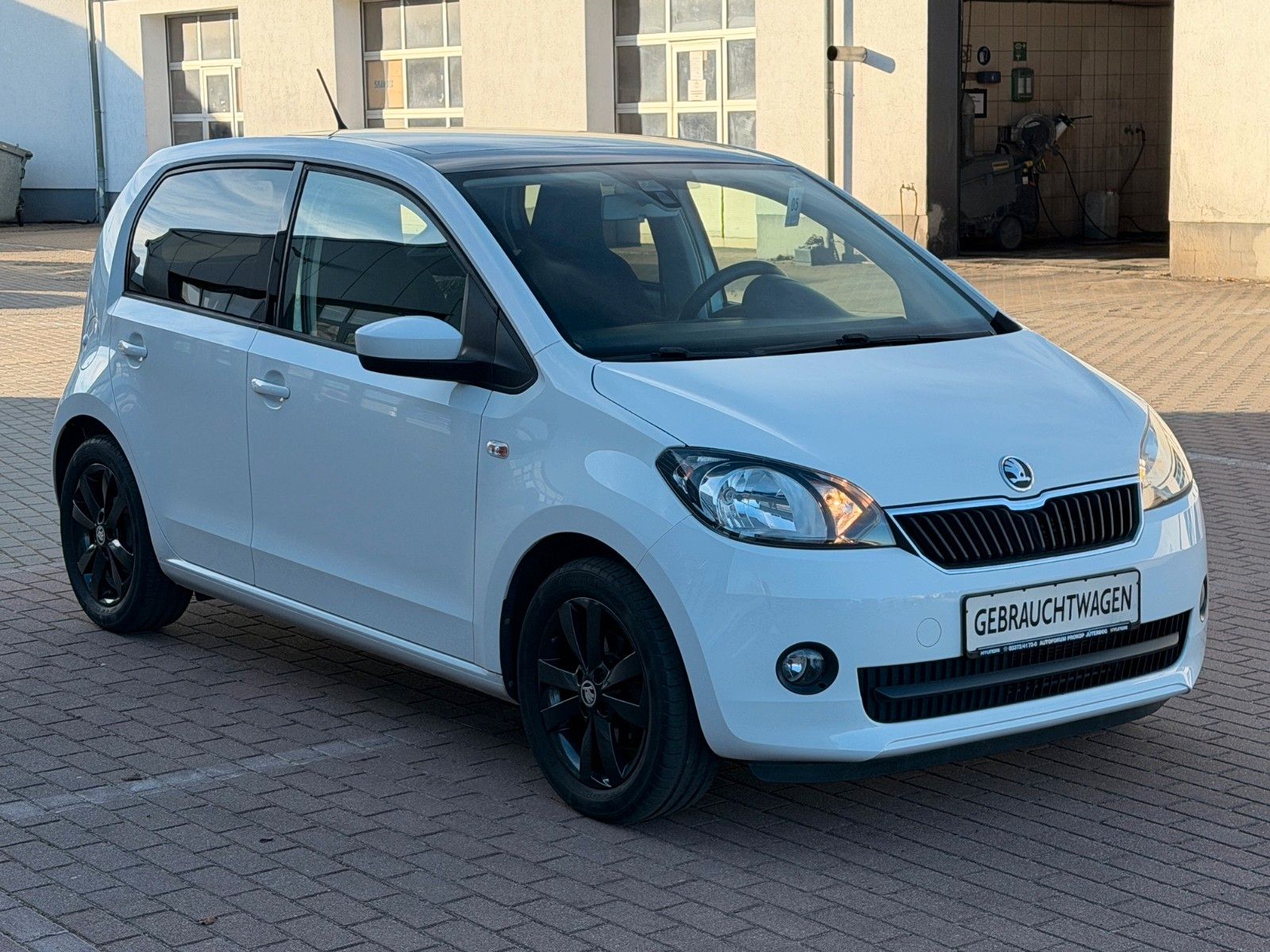 Fahrzeugabbildung SKODA Citigo 1.0 Elegance *Panorama*Sitzhzg*8fach*PDC*