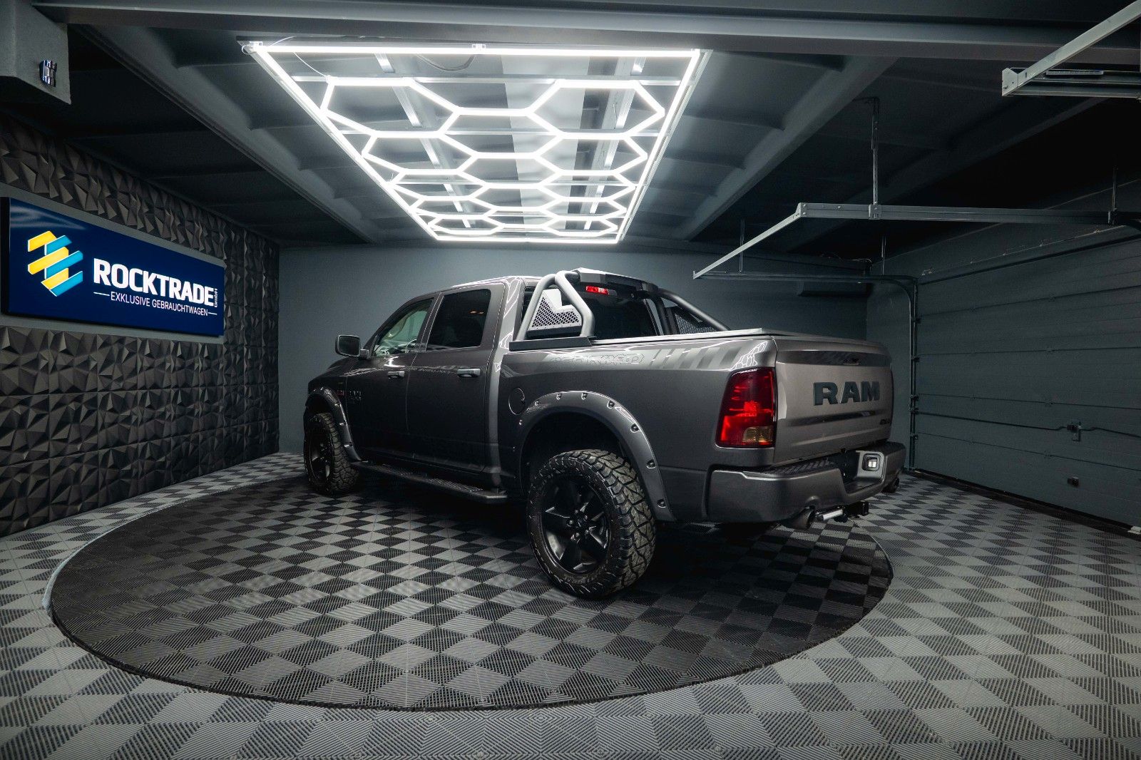 Fahrzeugabbildung Dodge RAM 5.7 V8 HEMI 4x4 OFFROAD Night-Paket *LED*AHK