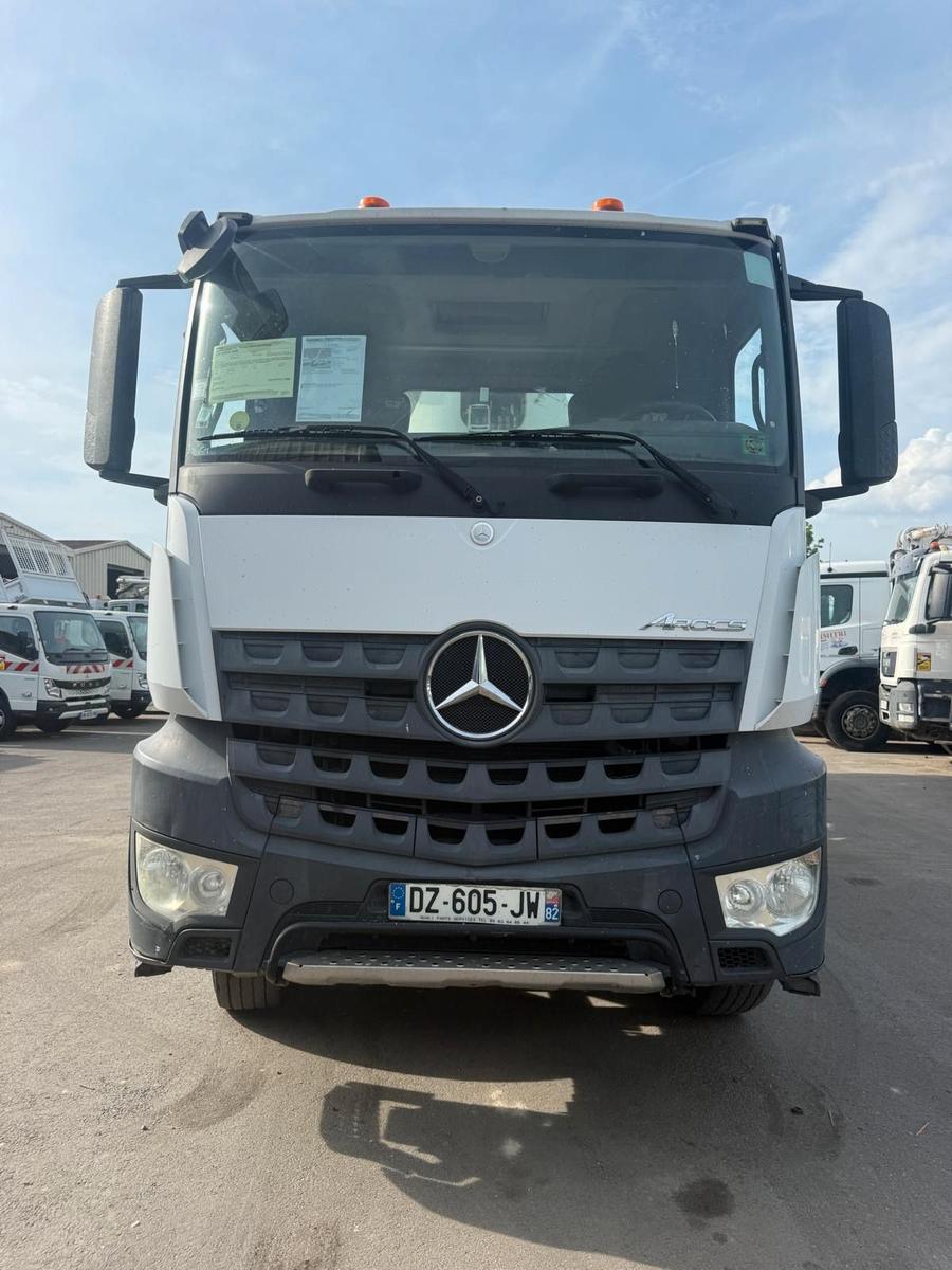 Mercedes-Benz Arocs 3240
