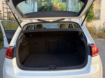 Volkswagen Golf - 6